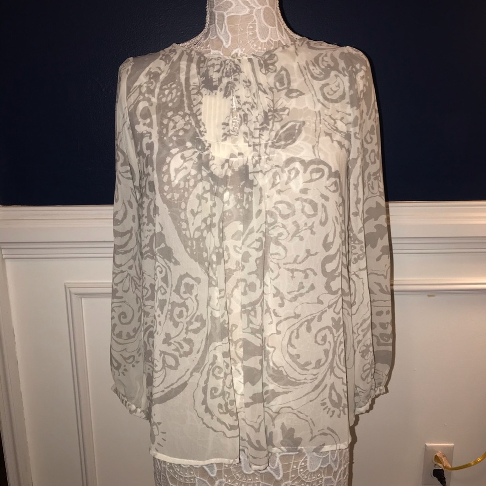 CAbi #634 Gray and White Printed Blouse
